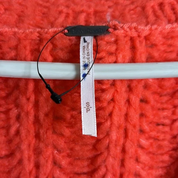 NWOT Free People chunky knit sweater. Small - Picture 2 of 5